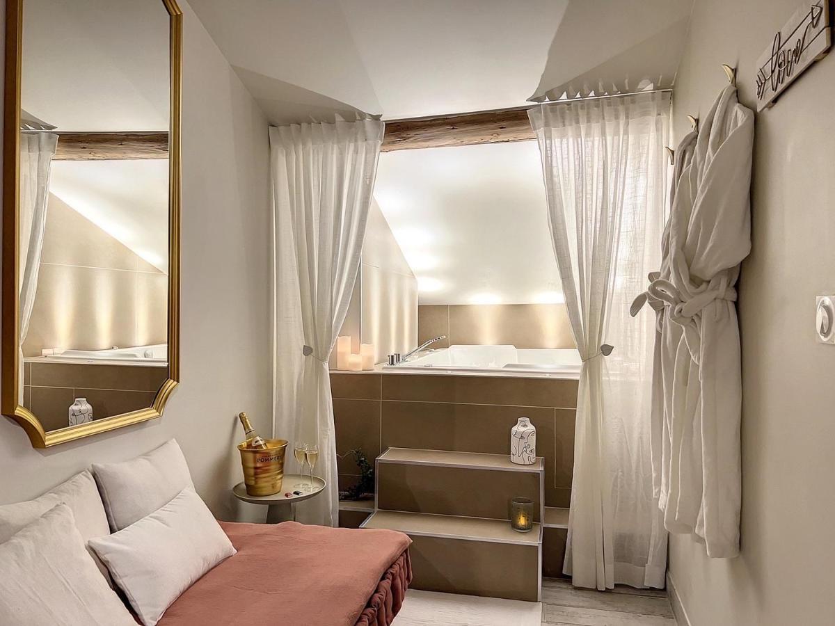 Cocon Blanc Calin Avec Jacuzzi Privatif - Loveroom Insolite Saint-Etienne  Exterior foto